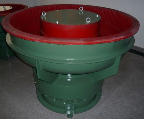 Machine de finition par vibration, machine de polissage pour pièces en bois